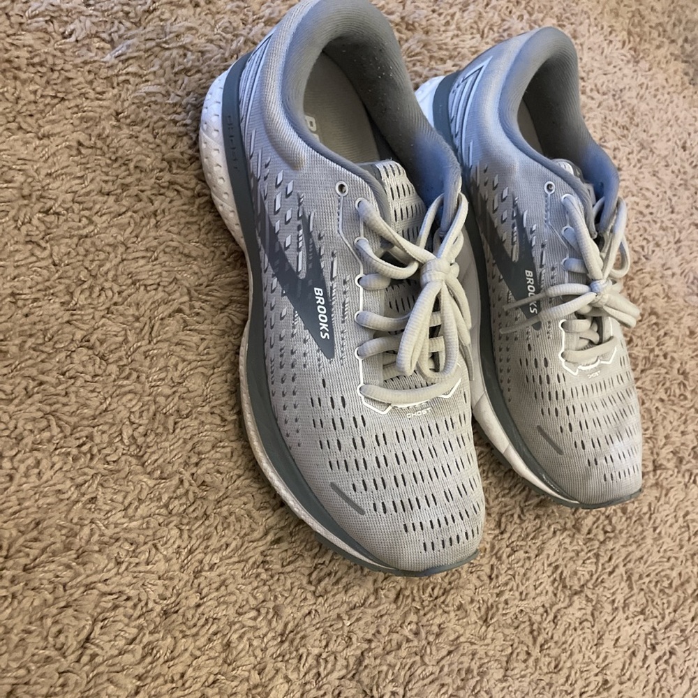 brooks light grey women’s running shoes